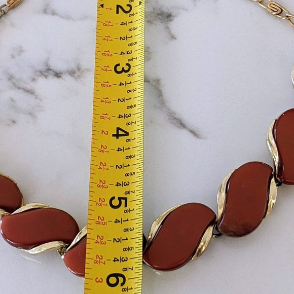 Lisner necklace on trend Amber color 17in - Picture 5 of 8